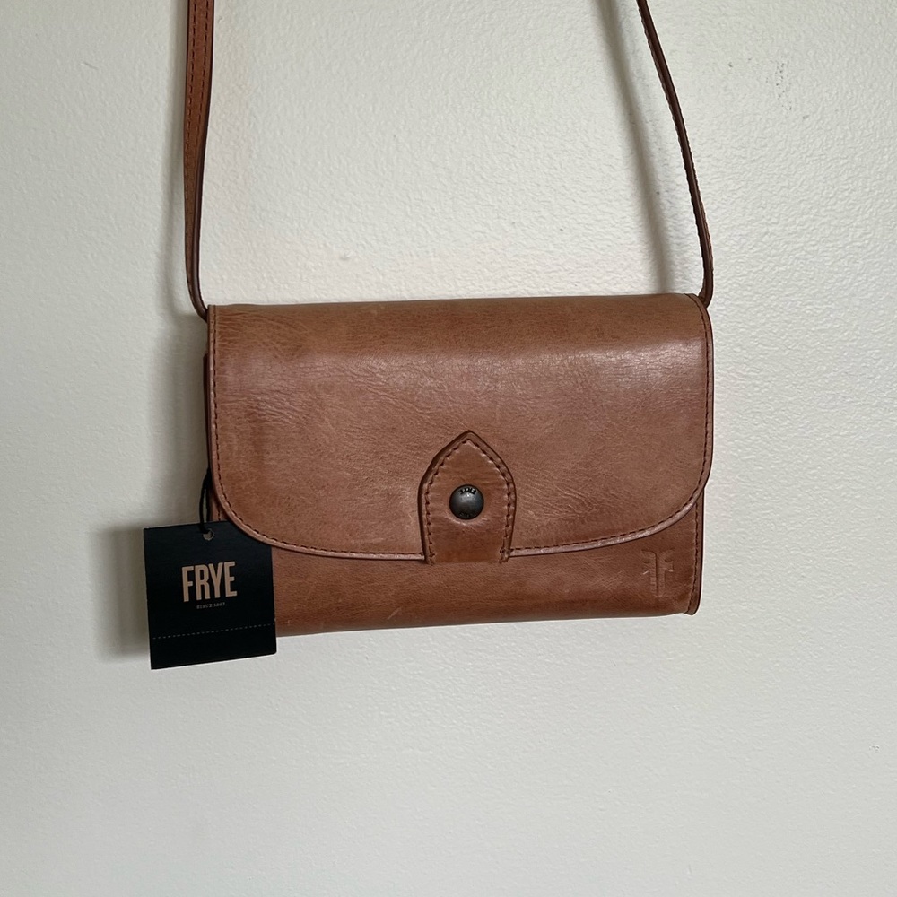 NWT FRYE MELISSA WALLET CROSSBODY!!!